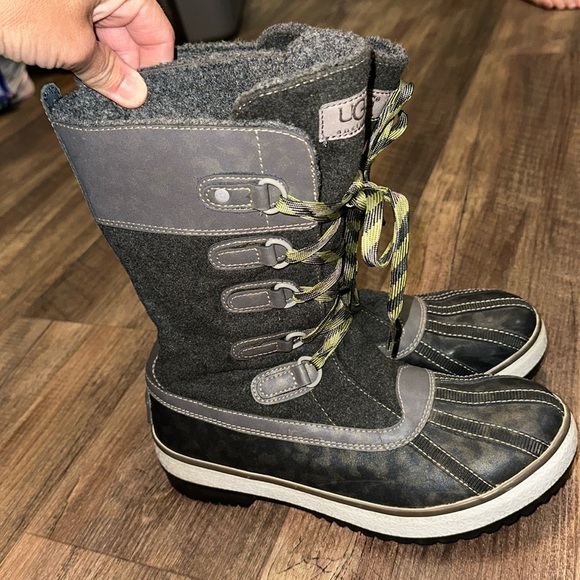 UGG Australia Women's Size 7 Baroness Winter Snow Boot Gray Insulated
1001743 - Picture 1 of 6